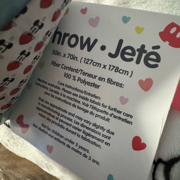 Disney Mickey Retro Valentines Heart Plush Throw NWT - Picture 4 of 4